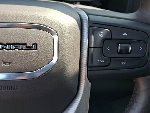 Used 2022 GMC Yukon Denali w/ Denali Premium Package AWD/4WD image 23