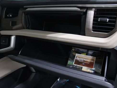 Used 2024 Ford Expedition Max Limited image 30