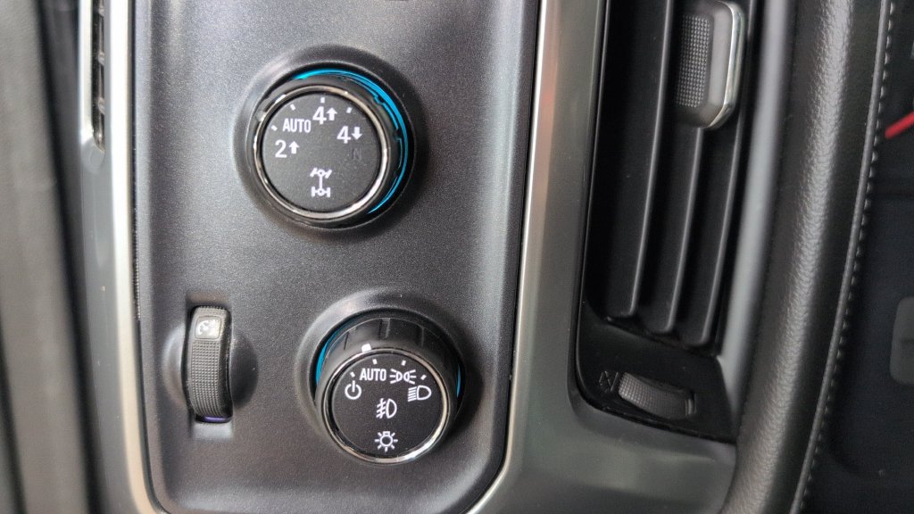 Used 2015 Chevrolet Silverado 1500 LTZ AWD/4WD image 10