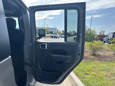 Used 2023 Jeep Gladiator Mojave w/ Cold Weather Group AWD/4WD image 57