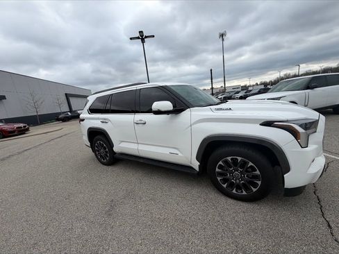 Used 2023 Toyota Sequoia Limited image 10