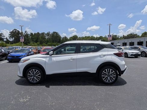 Used 2024 Nissan Kicks SV FWD image 6