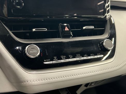 Used 2025 Toyota Corolla SE image 18