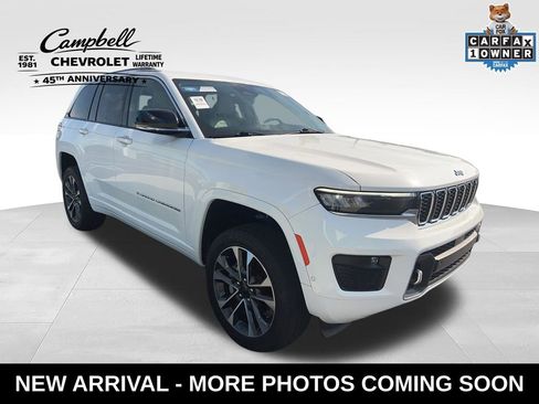 Used 2023 Jeep Grand Cherokee Overland w/ Luxury Tech Group IV AWD/4WD image 12