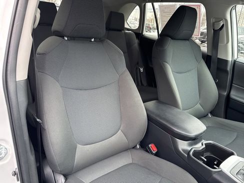 Certified 2025 Toyota RAV4 LE image 27