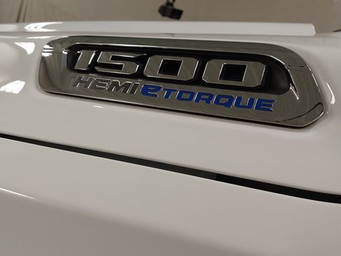 Used 2022 RAM 1500 Laramie AWD/4WD image 32