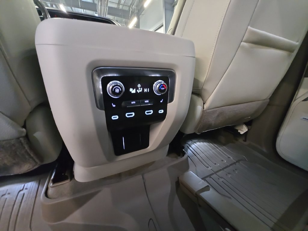 Certified 2021 GMC Yukon Denali w/ Denali Ultimate Package AWD/4WD image 35