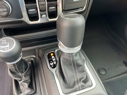 New 2025 Jeep Gladiator Sport image 25