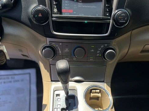 Used 2013 Toyota Highlander Plus FWD image 14