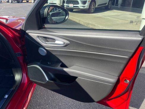 Used 2022 Alfa Romeo Giulia Veloce image 9