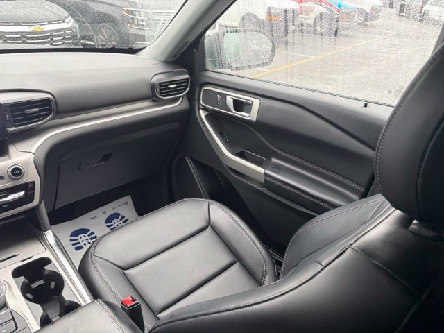 Used 2023 Ford Explorer XLT w/ Equipment Group 202A AWD/4WD image 36