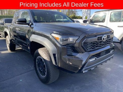 Used 2024 Toyota Tacoma TRD Off-Road AWD/4WD image 5