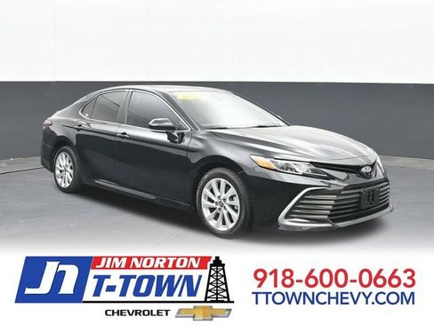 Used 2023 Toyota Camry LE w/ Convenience Package FWD image 1