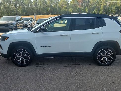 Used 2025 Jeep Compass Limited AWD/4WD image 2