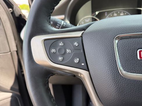 Used 2017 GMC Acadia Denali w/ Technology Package FWD image 23