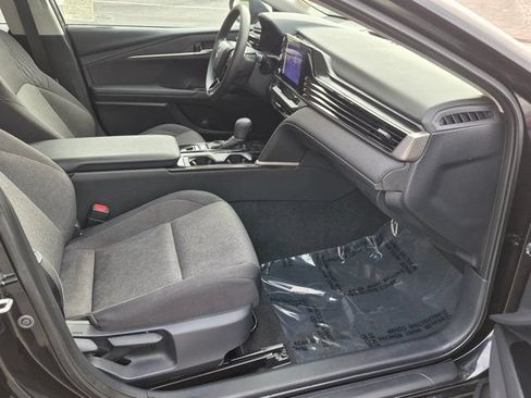 Used 2025 Toyota Camry LE FWD image 5