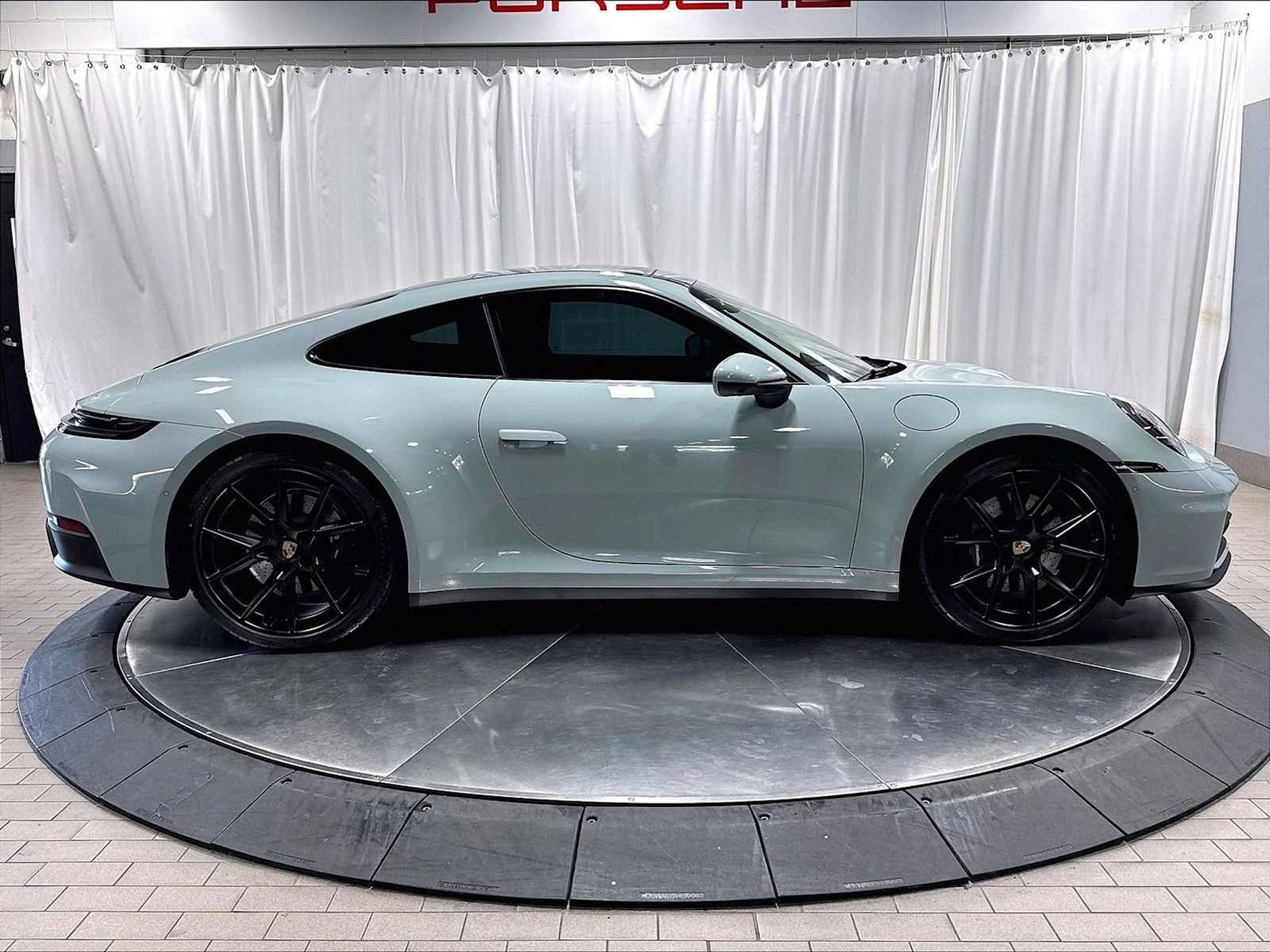 Used 2025 Porsche 911 Carrera RWD image 11