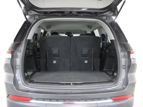 Used 2023 Jeep Grand Cherokee L Laredo image 16