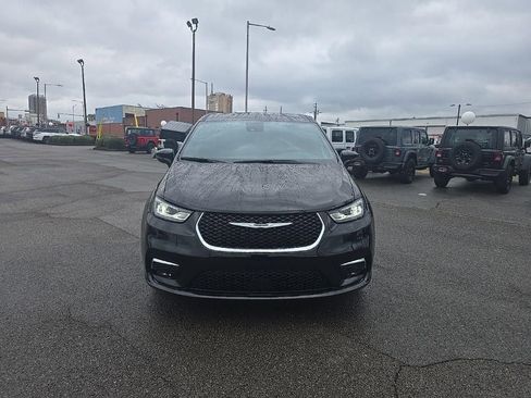 New 2026 Chrysler Pacifica Select image 8