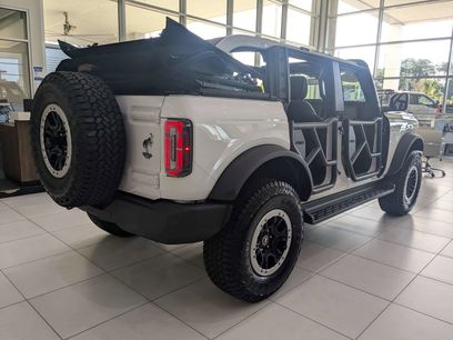 New 2025 Ford Bronco Outer Banks w/ Sasquatch Package