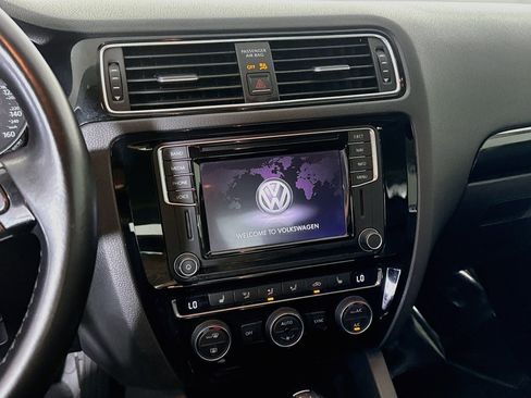 Used 2017 Volkswagen Jetta SEL FWD image 18