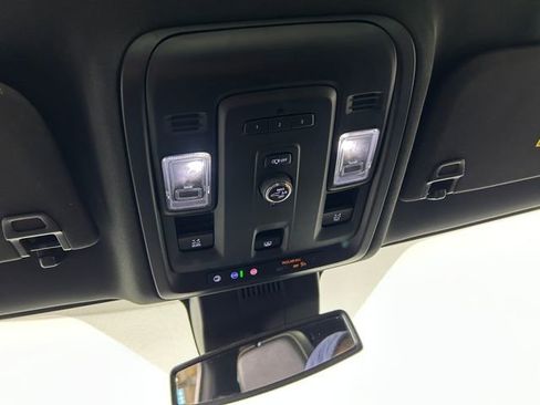 Used 2023 GMC Yukon XL SLT image 26