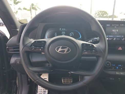 Used 2025 Hyundai Elantra Sport FWD image 27