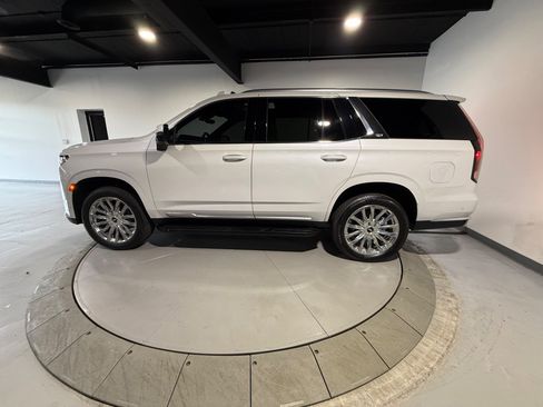Used 2023 Cadillac Escalade Premium Luxury AWD/4WD image 6