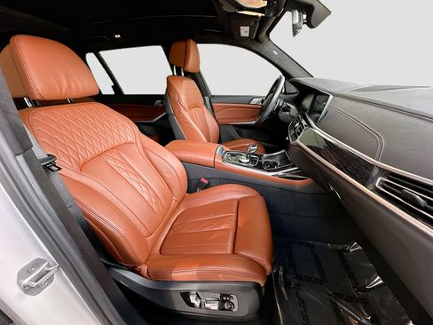 Used 2022 BMW X7 xDrive40i w/ M Sport Package image 31