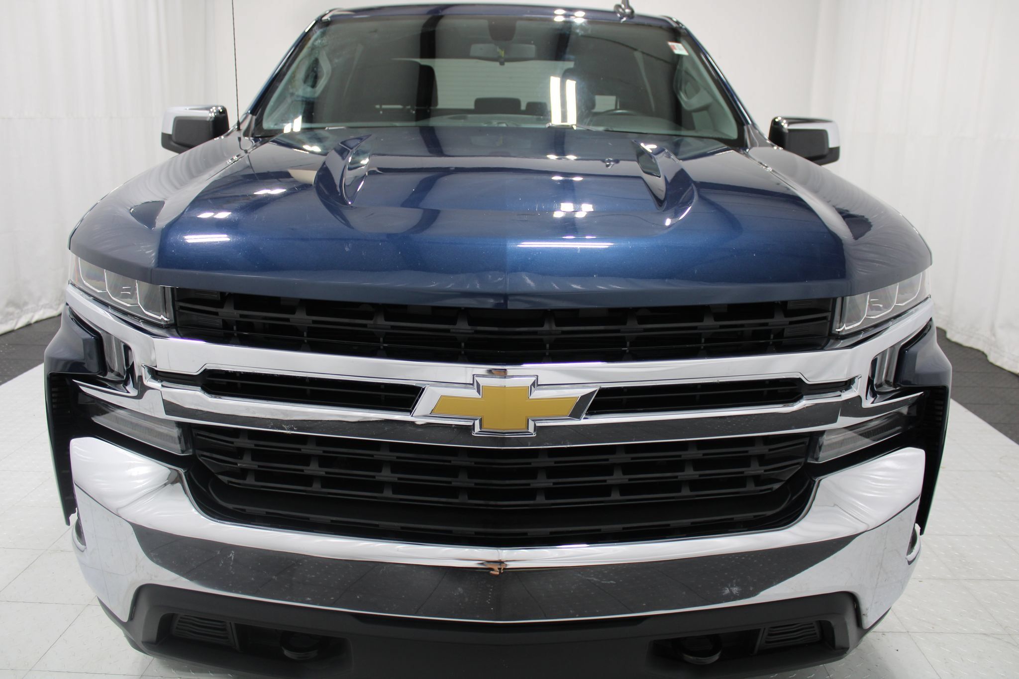 Used 2021 Chevrolet Silverado 1500 LT AWD/4WD image 3