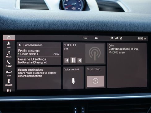 Used 2021 Porsche Cayenne Coupe image 28