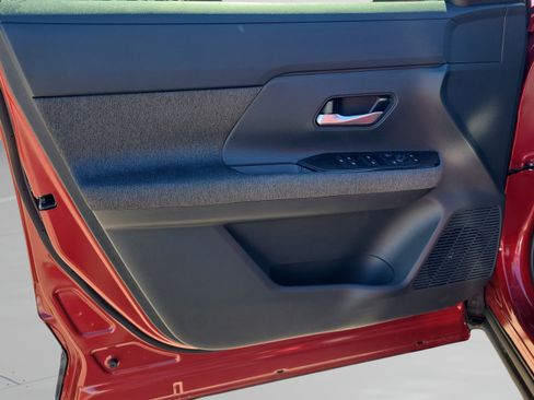 Certified 2025 Nissan Kicks SV FWD image 17
