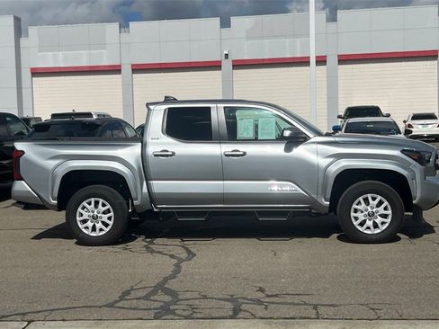 Used 2025 Toyota Tacoma SR5 image 3