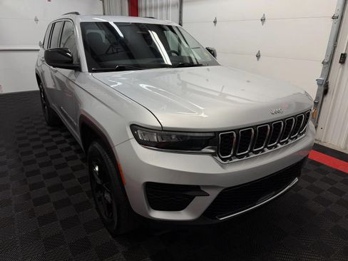 Used 2024 Jeep Grand Cherokee Laredo X w/ Trailer Tow Package AWD/4WD image 6