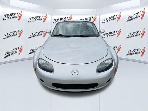 Used 2006 MAZDA MX-5 Miata Grand Touring RWD image 8