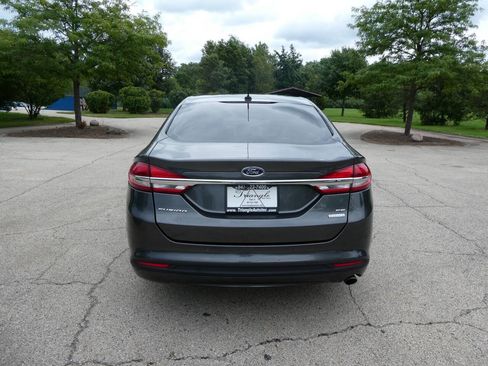 Used 2018 Ford Fusion SE w/ Fusion SE Technology Package FWD image 6