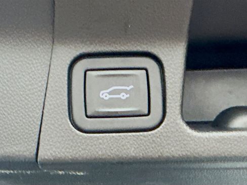 Used 2023 GMC Acadia SLE w/ Driver Convenience Package image 30