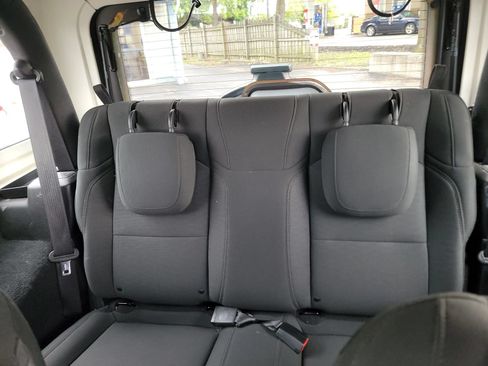 Used 2019 Jeep Wrangler Sport AWD/4WD image 12