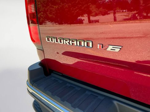 Used 2018 Chevrolet Colorado LT w/ Luxury Package, Chrome AWD/4WD image 14