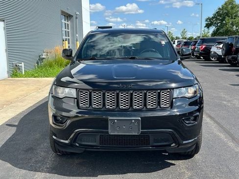 Used 2022 Jeep Grand Cherokee Laredo X AWD/4WD image 2