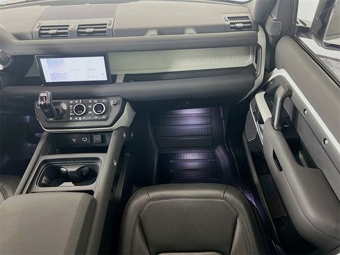 Used 2023 Land Rover Defender 110 SE image 25