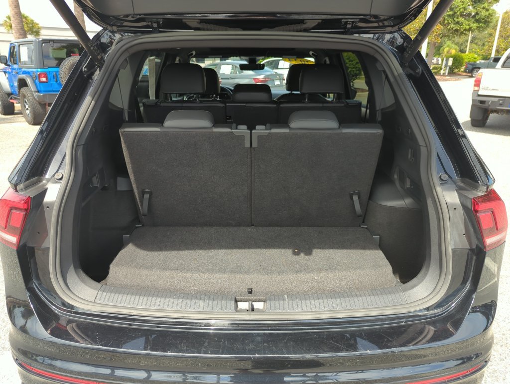 Used 2024 Volkswagen Tiguan SE R-Line FWD image 19