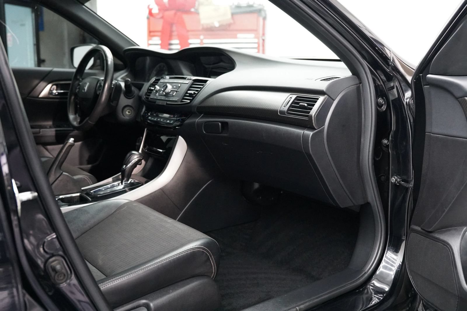 Used 2017 Honda Accord Sport image 26