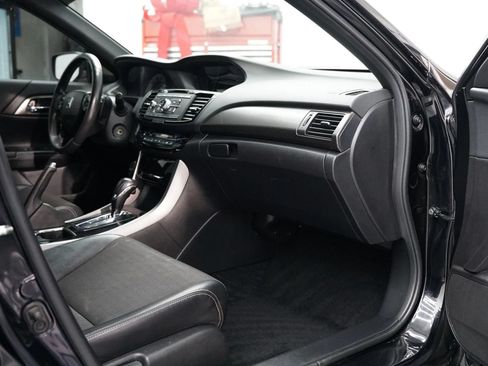 Used 2017 Honda Accord Sport image 26
