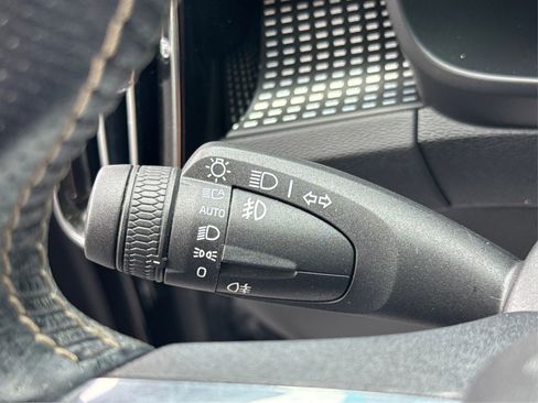 Used 2021 Volvo XC40 T5 R-Design w/ Climate Package image 22