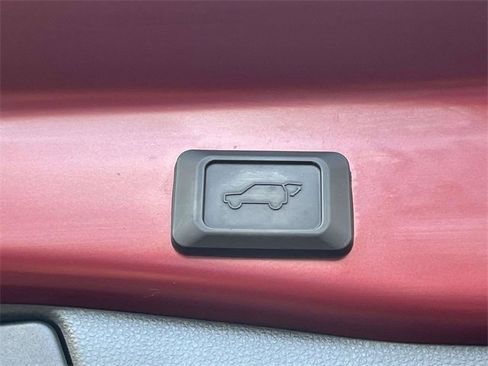 Used 2023 Toyota RAV4 XLE Premium image 14