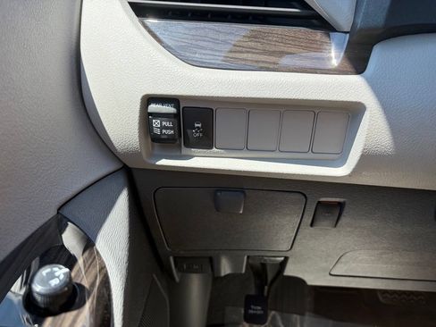 Used 2018 Toyota Sienna XLE w/ Carpet Mat Package FWD image 33