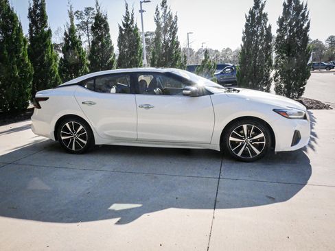 Used 2023 Nissan Maxima SL image 11