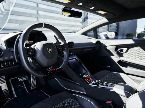 Used 2023 Lamborghini Huracan Tecnica image 2