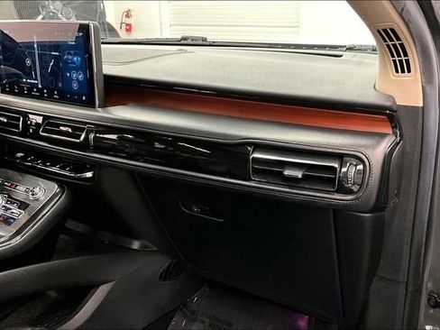 Used 2021 Lincoln Nautilus Reserve image 17